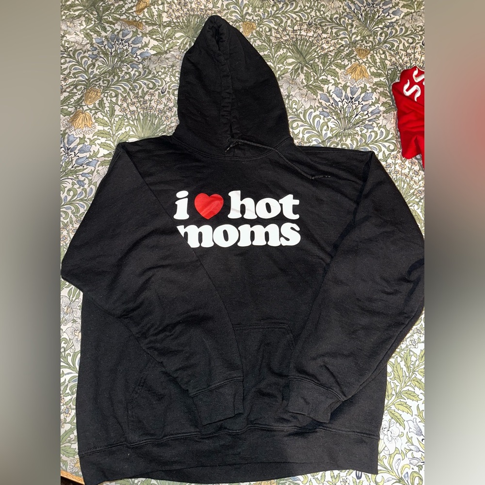I love hot moms sweatshirt